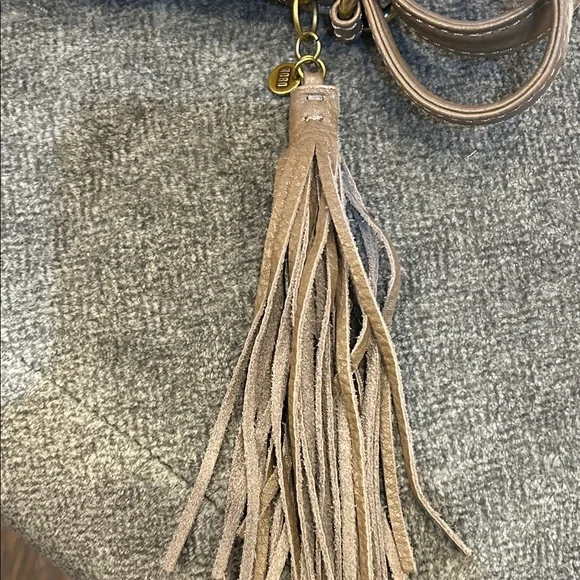 HOBO Classic Brown Leather Hobo Bag. Can be shoulder bag or backpack. - Picture 5 of 7